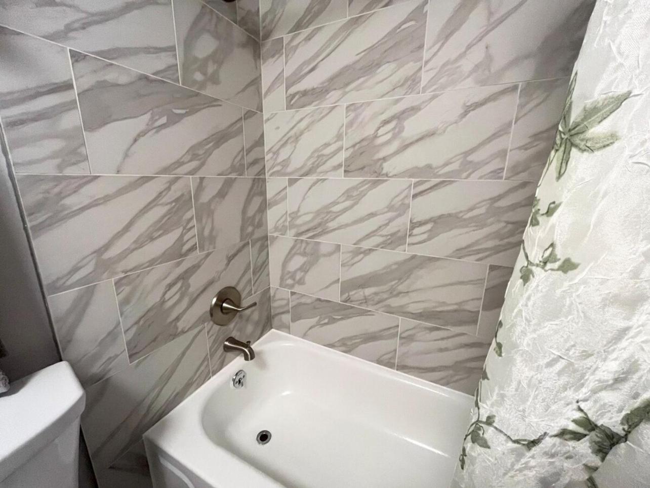 Апартаменты Local Modern Getaway - Ground Floor Кливленд Экстерьер фото