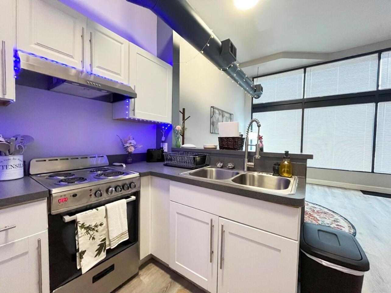 Апартаменты Local Modern Getaway - Ground Floor Кливленд Экстерьер фото