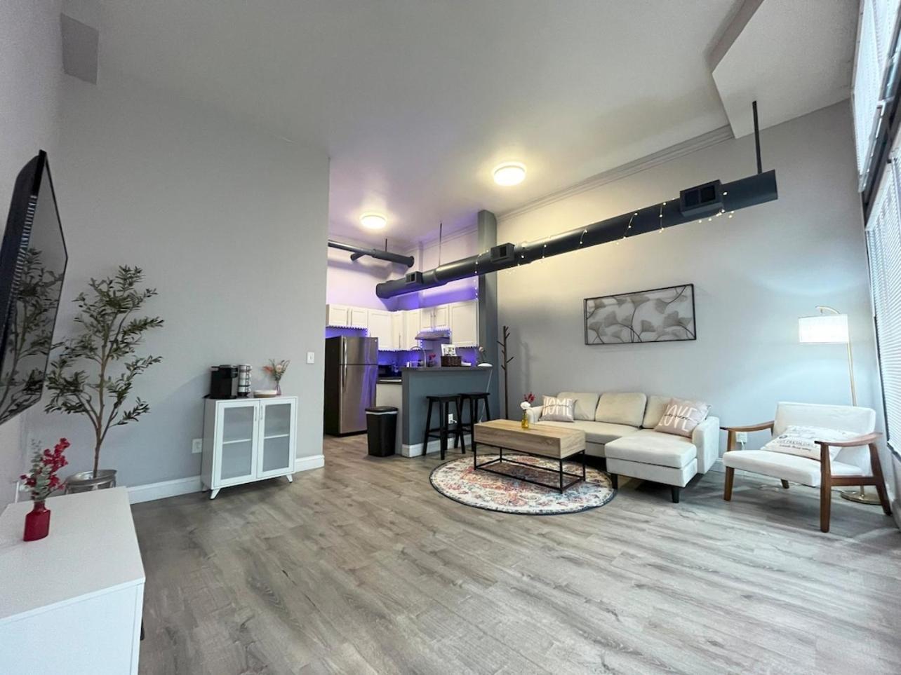 Апартаменты Local Modern Getaway - Ground Floor Кливленд Экстерьер фото