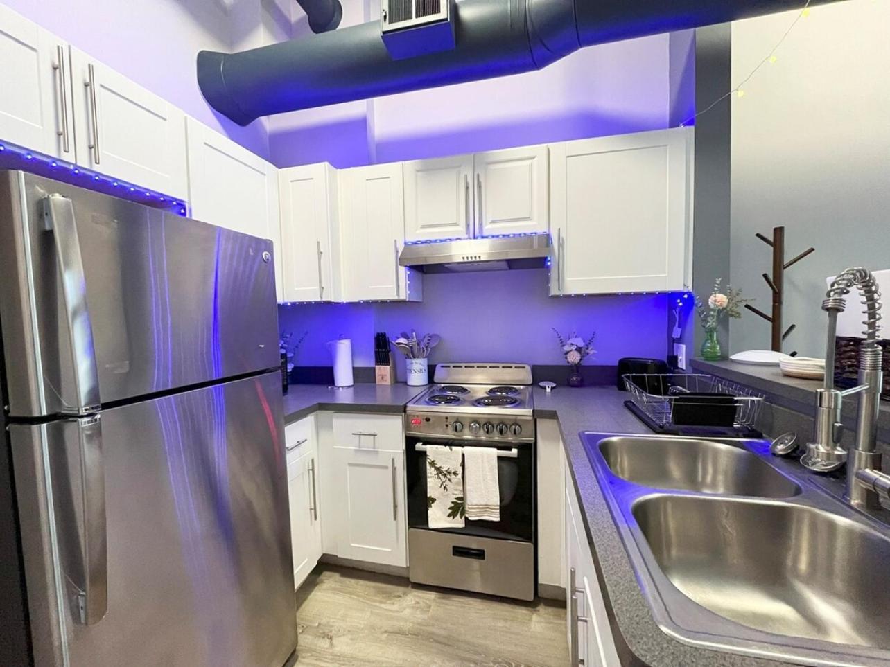 Апартаменты Local Modern Getaway - Ground Floor Кливленд Экстерьер фото