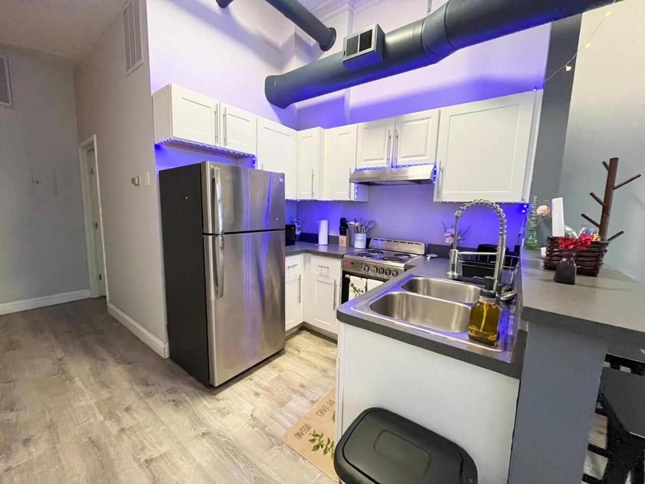 Апартаменты Local Modern Getaway - Ground Floor Кливленд Экстерьер фото