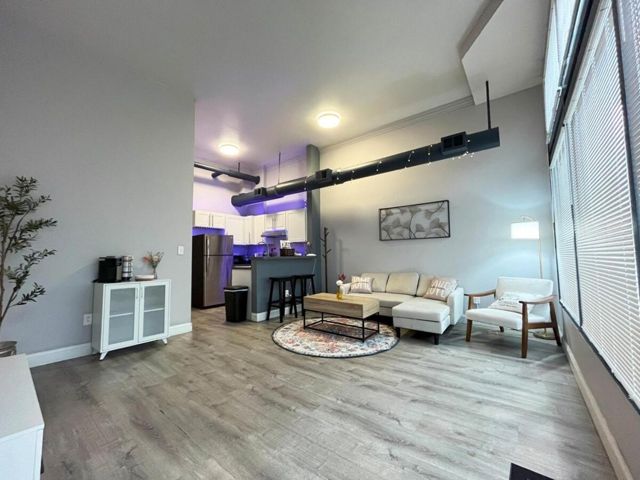 Апартаменты Local Modern Getaway - Ground Floor Кливленд Экстерьер фото